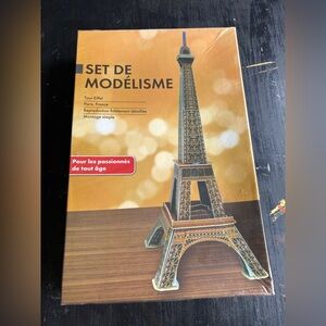 vintage eiffel tower model set